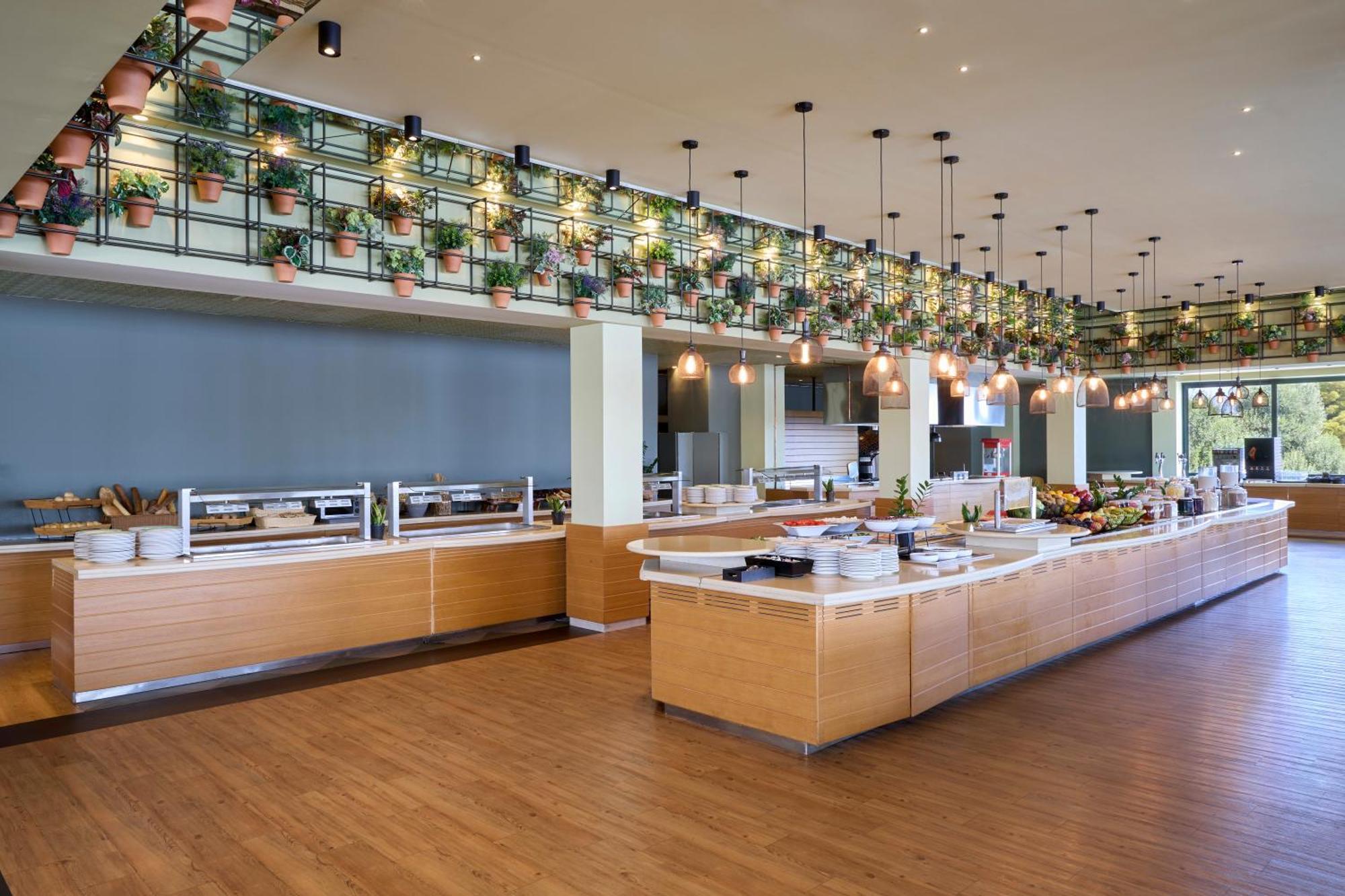 ドルチェ バイ ウインダム アッティカ リビエラ ヴラヴローナ エクステリア 写真 The dining room at the new school