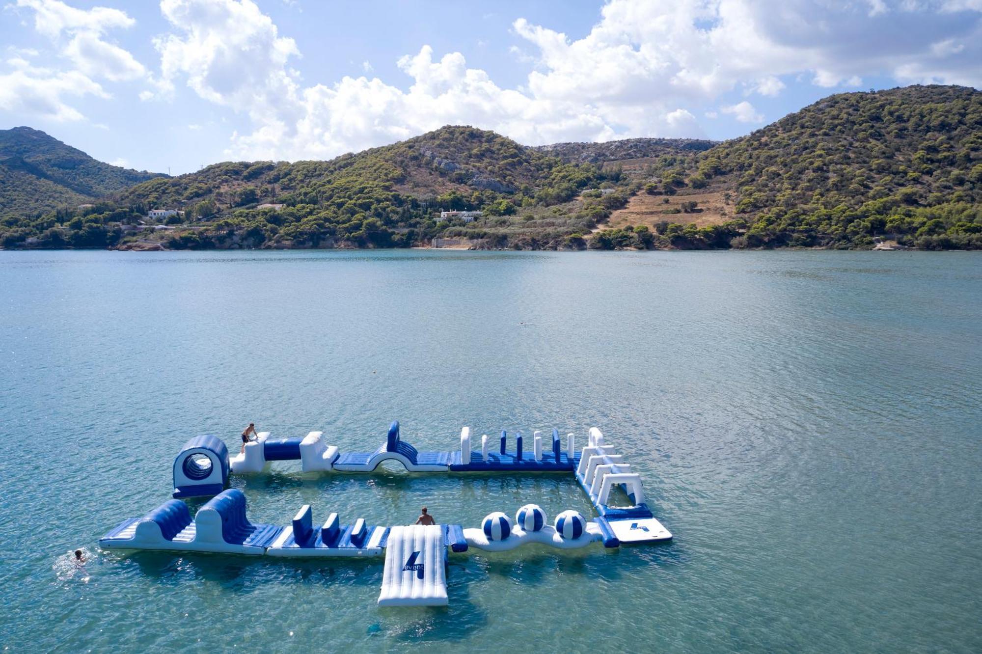 ドルチェ バイ ウインダム アッティカ リビエラ ヴラヴローナ エクステリア 写真 The water park at the lake